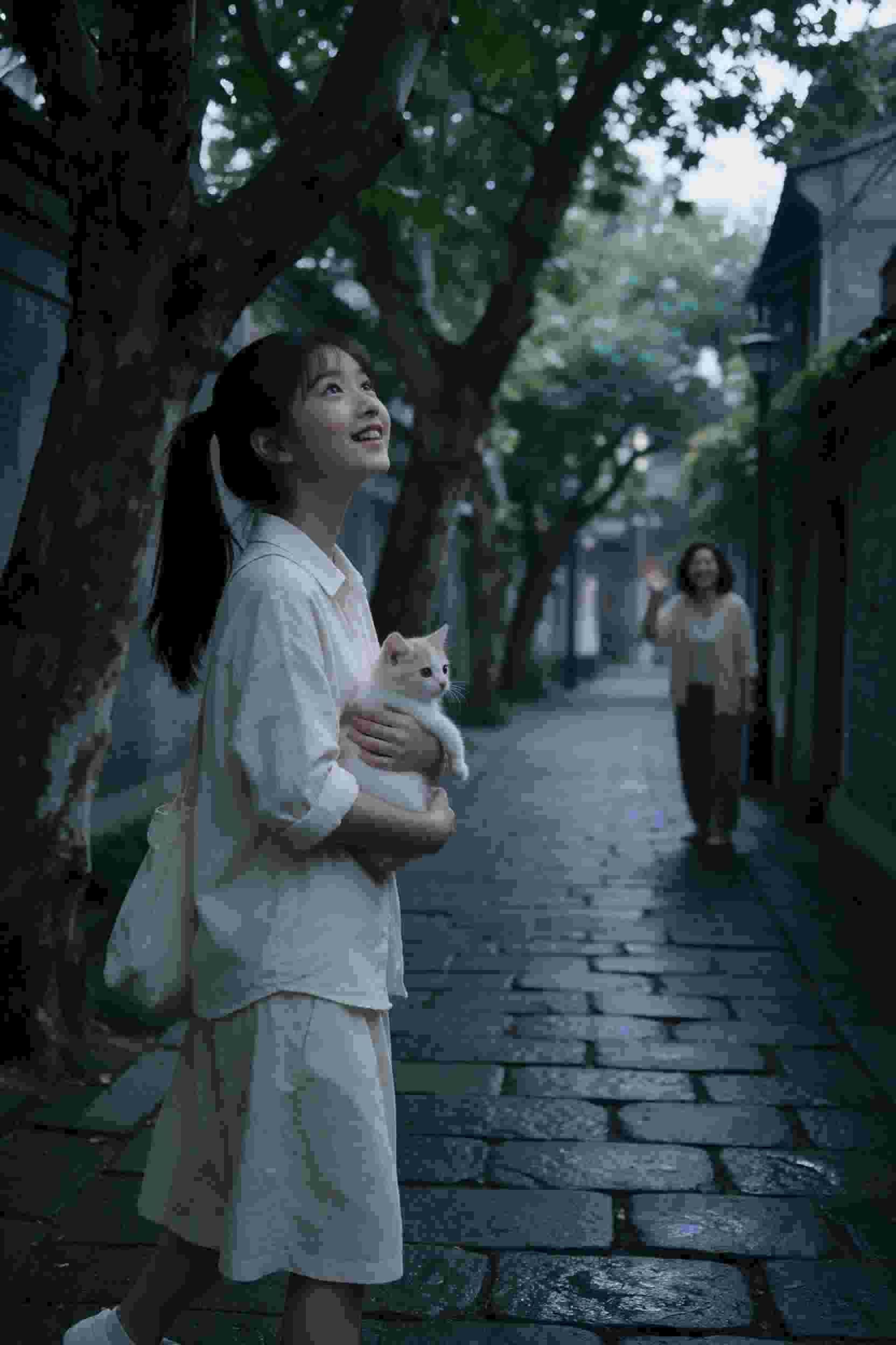 鹰峰同学请穿上校服